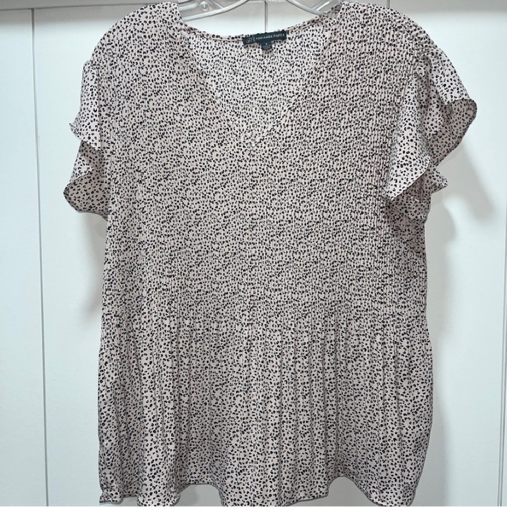 Adriana Papell Blouse Size Small Light Pink Animal Print. EUC